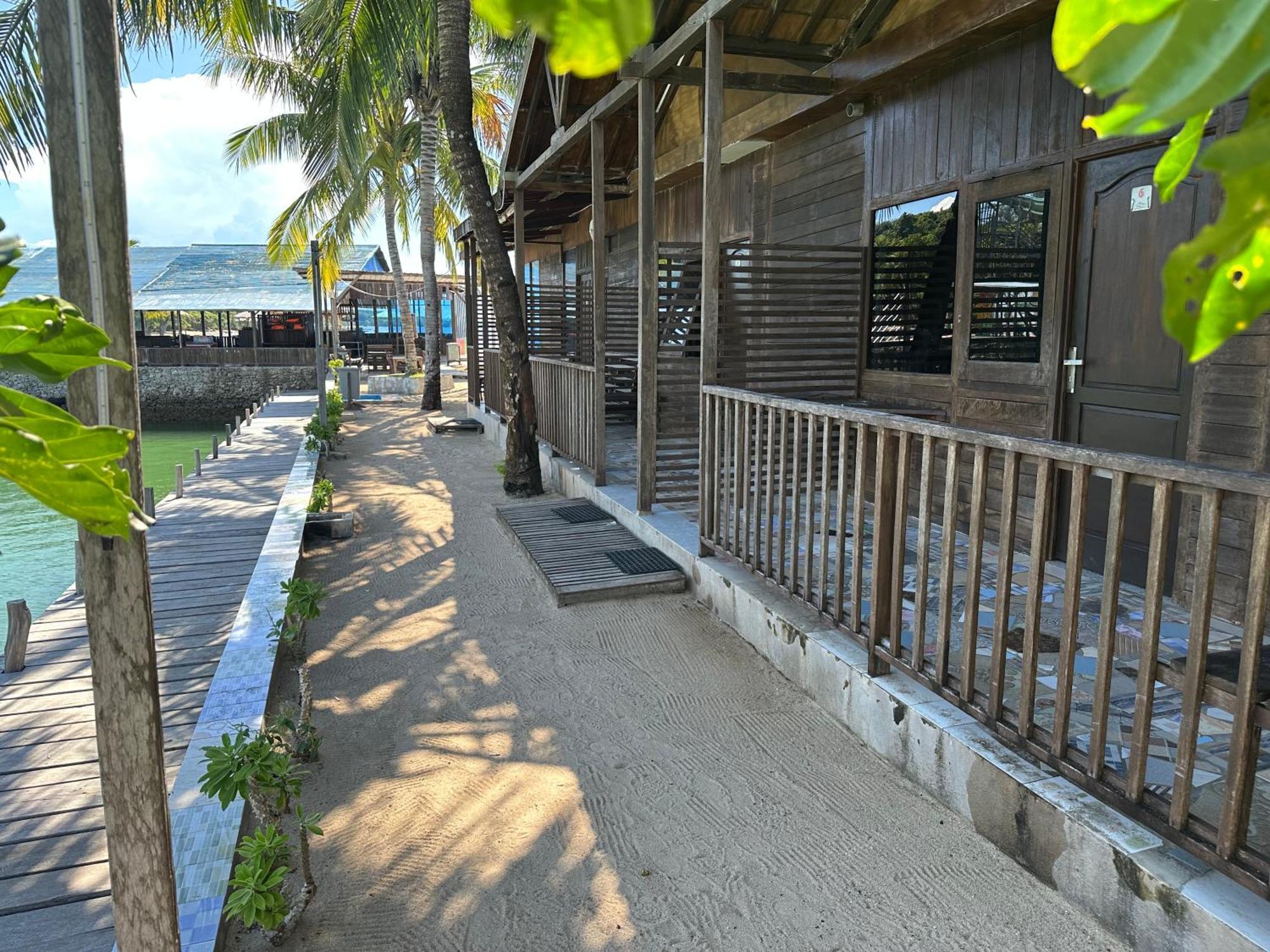 Hotel Mooi Park Sorong Exterior foto